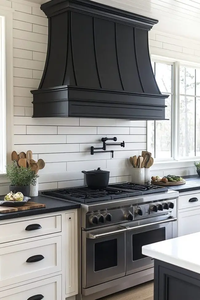 Dynamic Kitchen with Farmhouse Touches