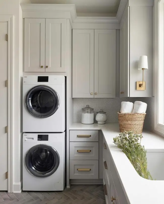 Efficient Laundry with Stacked Appliances