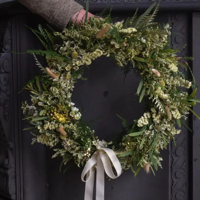 Chic Green and White Wreath Design