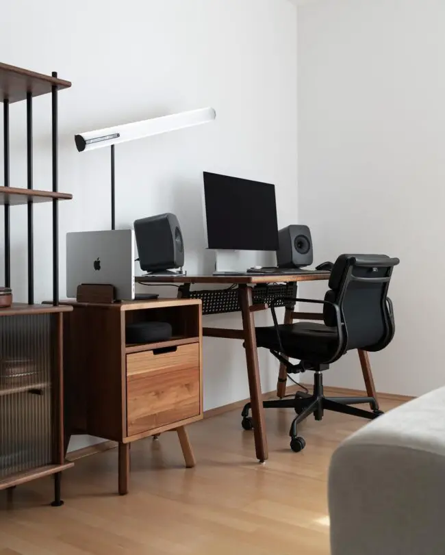 Compact, Modern Workspace Design