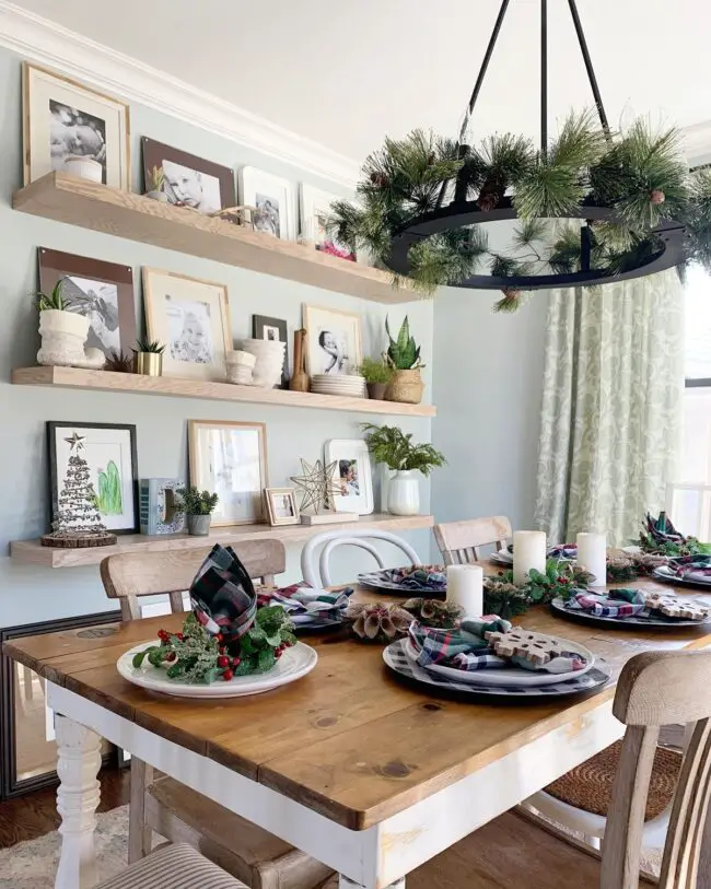 Bright and Festive Dining Room