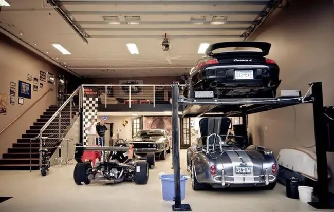 Racing-Inspired Garage with Elevated Storage