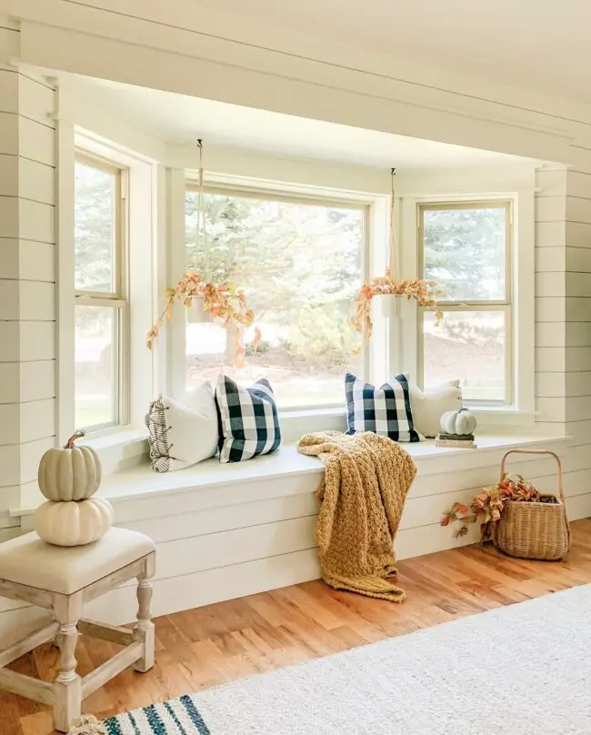 Cozy Bay Window Seating Nook