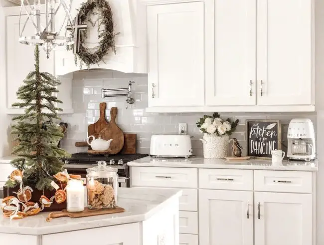 White Christmas-Inspired Kitchen