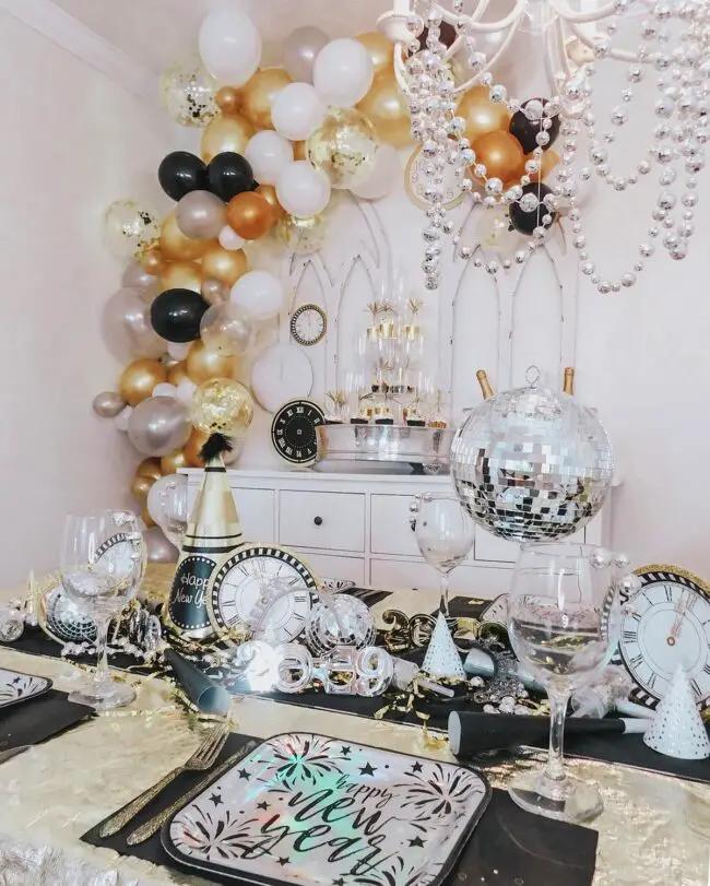 Luxurious Balloon and Disco-Themed Table Setup