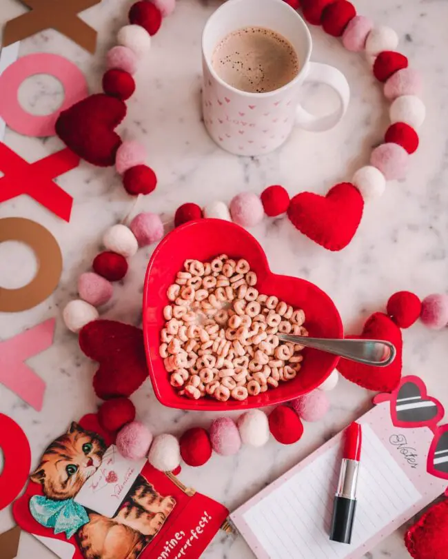 Inviting Breakfast Table for Gatherings