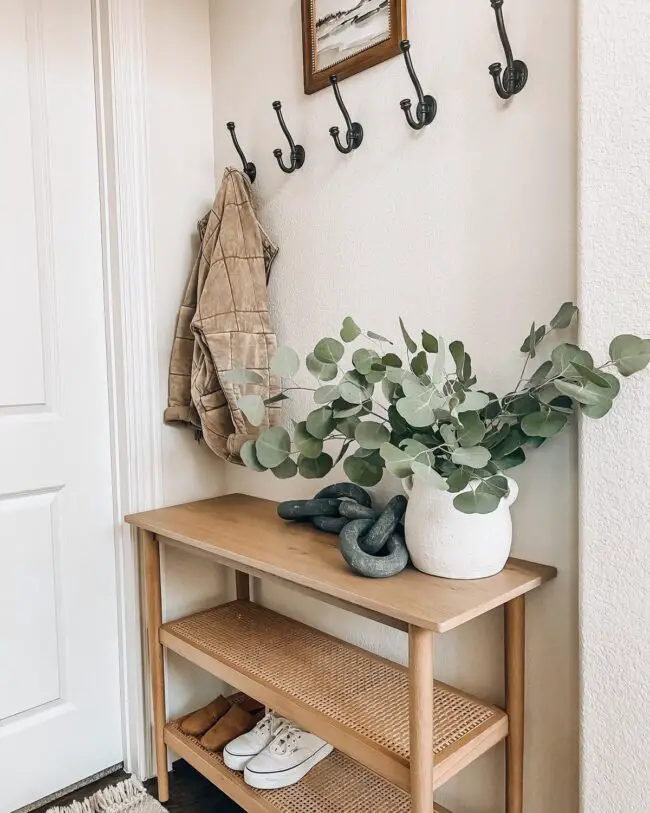 Functional and Stylish Small Entryway