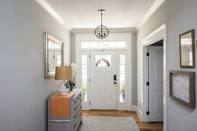 What are Elegant Foyer Features?