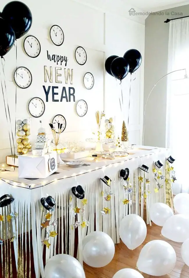 Clock-Inspired Black and White Display